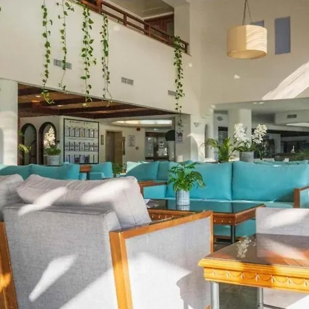 Nice Holiday Apartment * Пафос