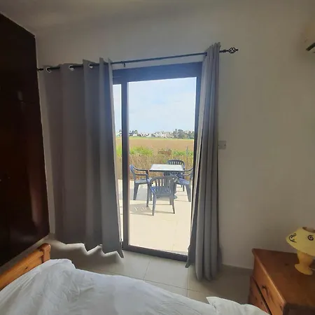 Nice Holiday Apartment דירה פאפוס